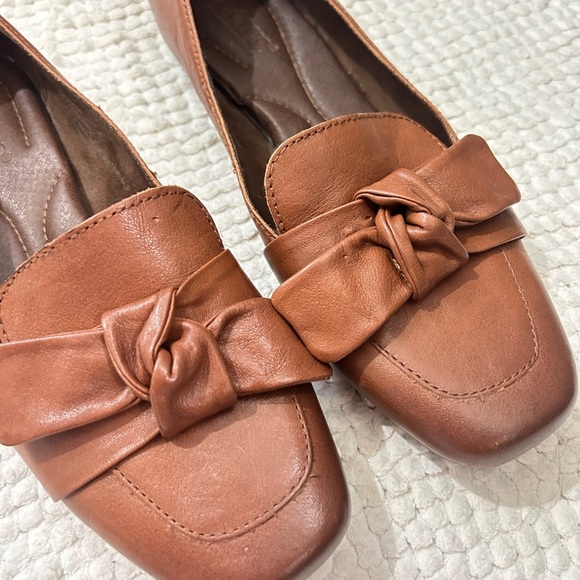 EUC Born Carrine Bow Detail Leather Slip On Loafers size 8 - Picture 8 of 15